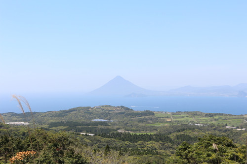 大隅半島から開聞岳を望む2