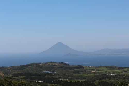 大隅半島から開聞岳を望む3